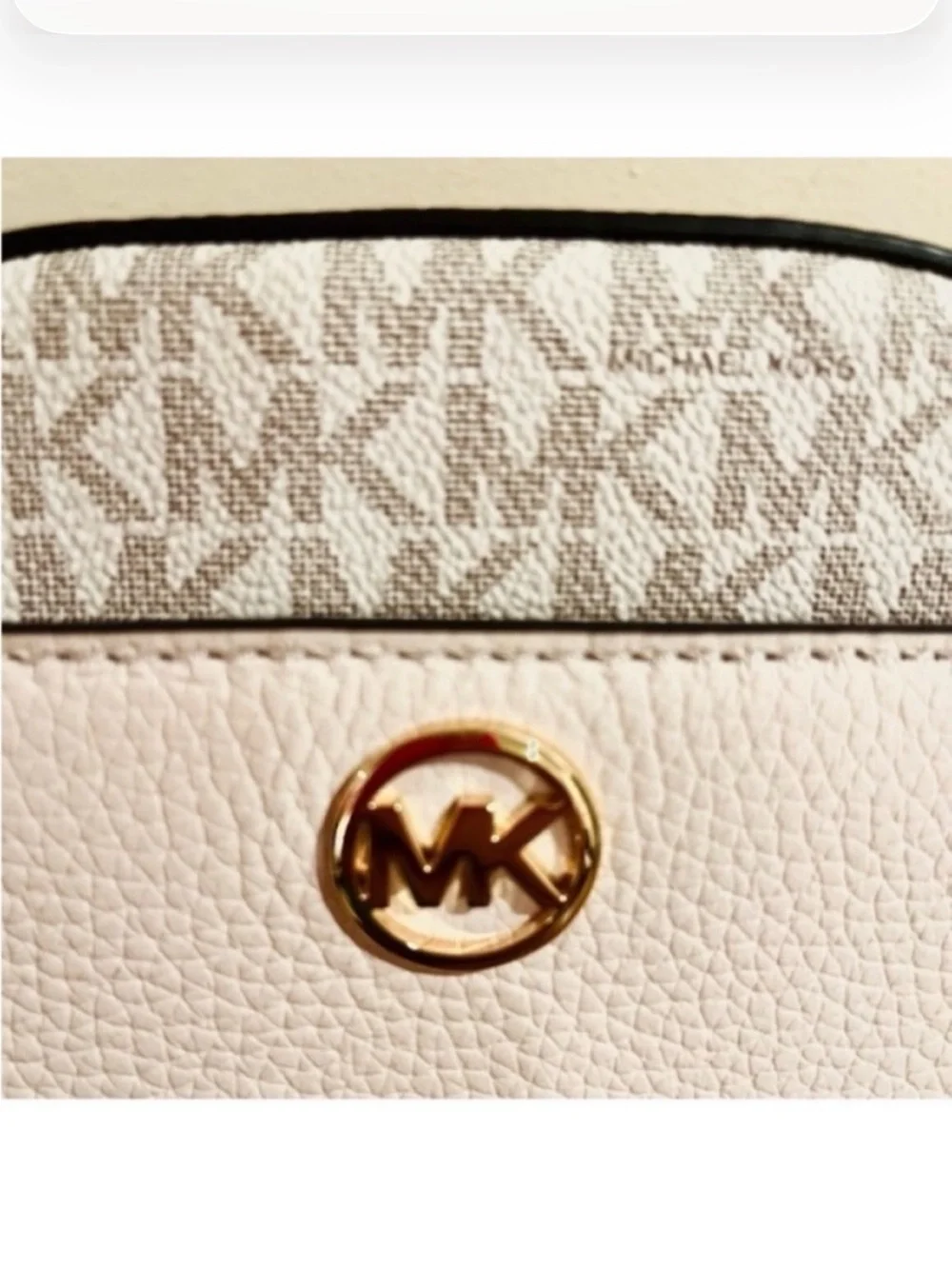 🆕 - Michael Kors-Jet Set Glam Front Pocket Crossbody Leather Bag.